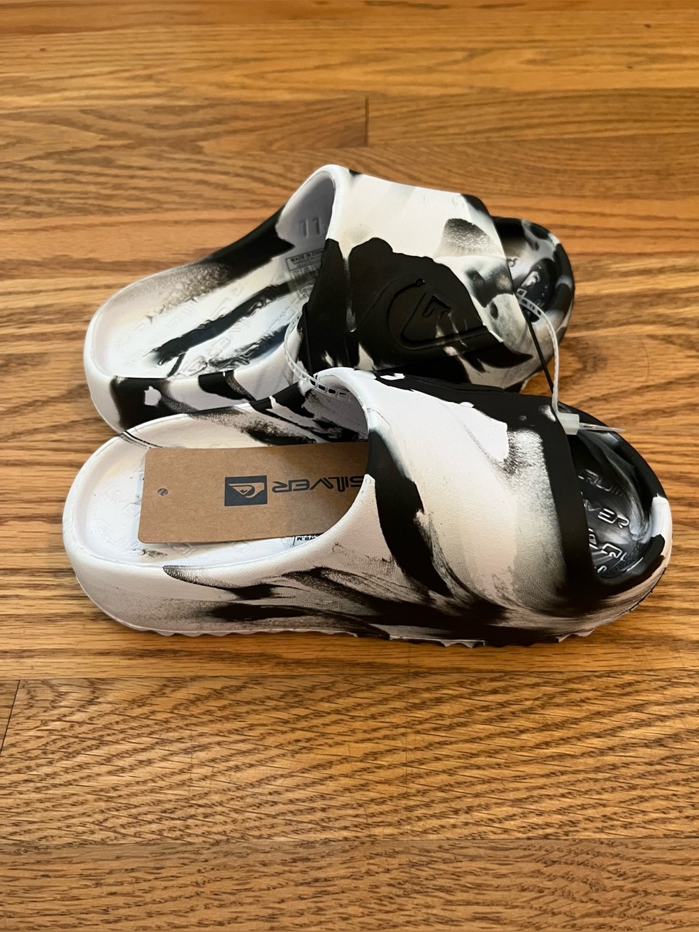 Quicksilver Black & White Slide Sandals with Swirl Print Sz 11